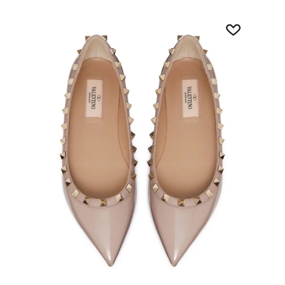 Valentino Garavani
Rockstud patent leather ballerina shoes